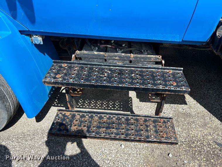 image for item FN5673 2003 International 4200 utility / service truck