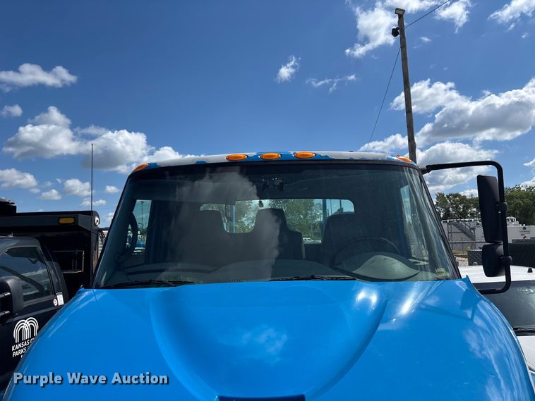 image for item FN5673 2003 International 4200 utility / service truck