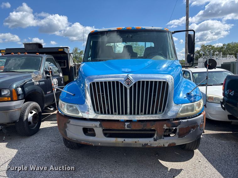 image for item FN5673 2003 International 4200 utility / service truck