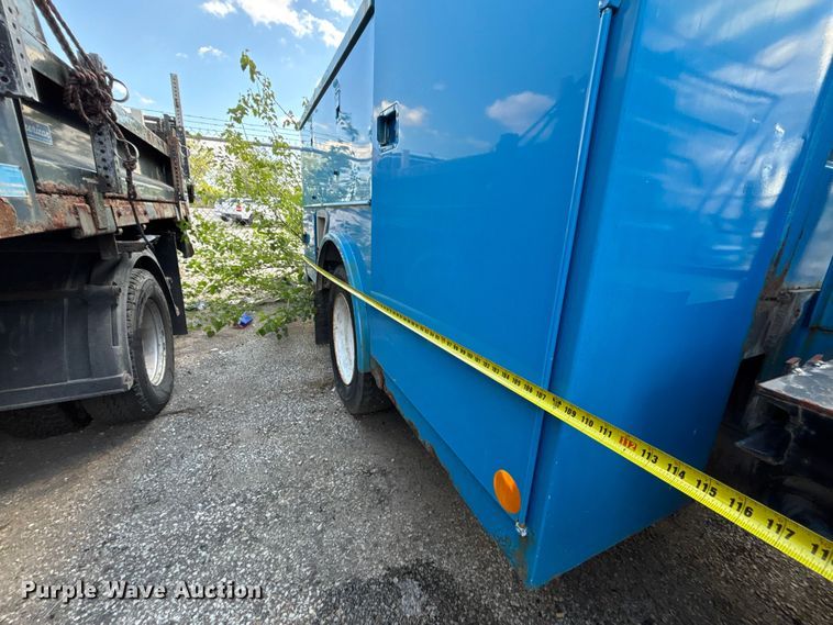 image for item FN5673 2003 International 4200 utility / service truck