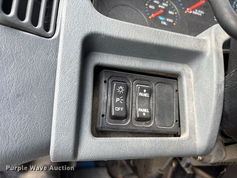 image for item FN5673 2003 International 4200 utility / service truck