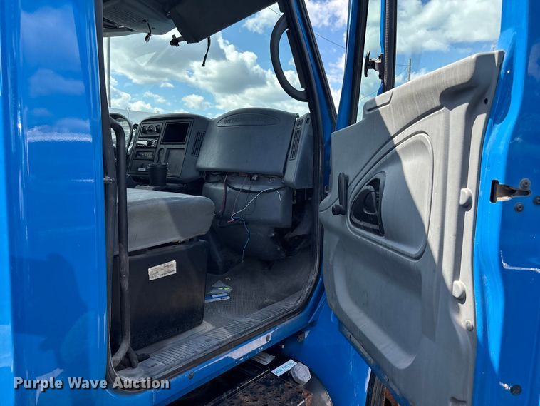 image for item FN5673 2003 International 4200 utility / service truck