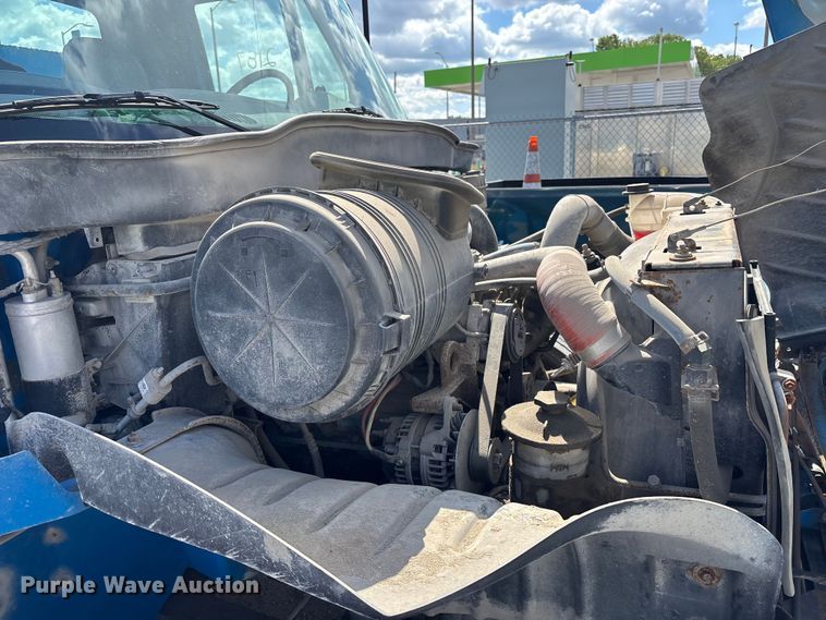 image for item FN5673 2003 International 4200 utility / service truck