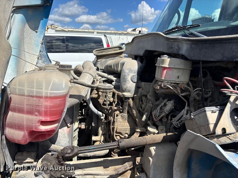 image for item FN5673 2003 International 4200 utility / service truck