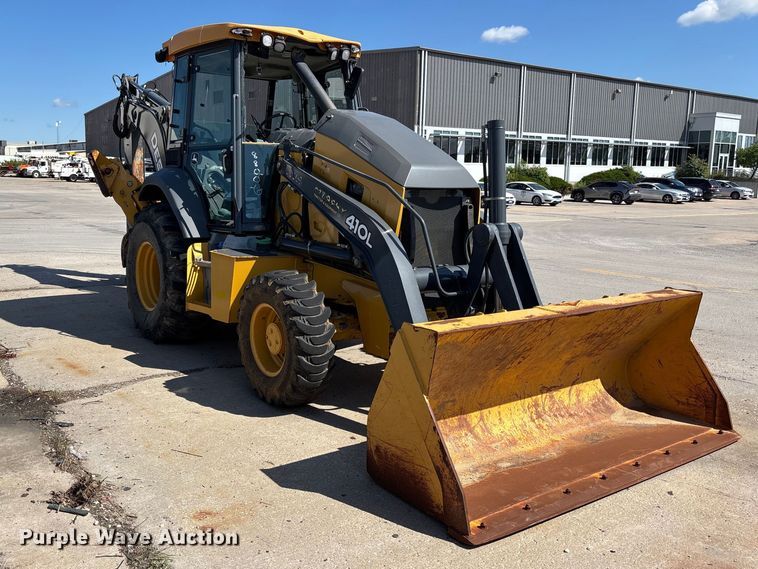 image for item FN5674 2019 John Deere 410L backhoe