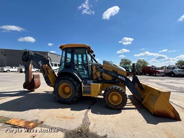 image for item FN5674 2019 John Deere 410L backhoe