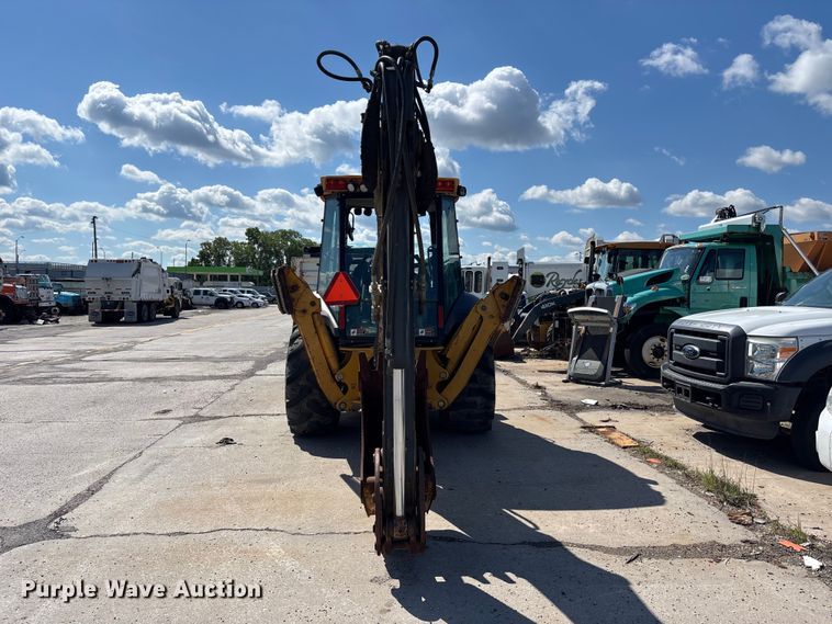 image for item FN5674 2019 John Deere 410L backhoe