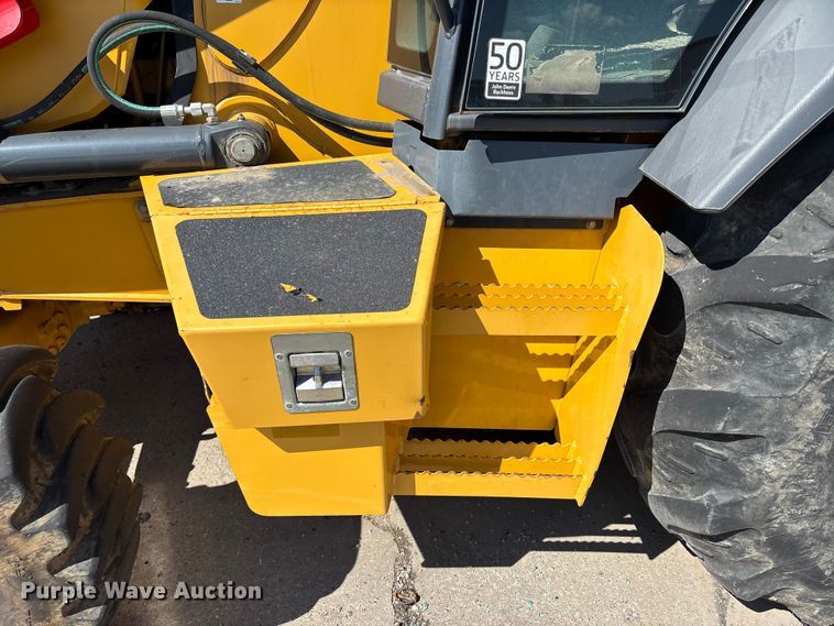 image for item FN5674 2019 John Deere 410L backhoe