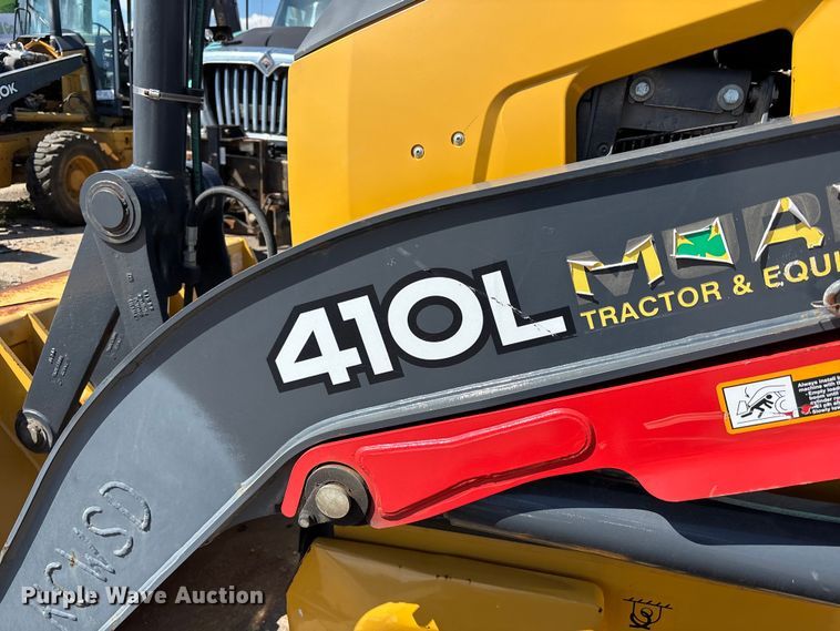 image for item FN5674 2019 John Deere 410L backhoe