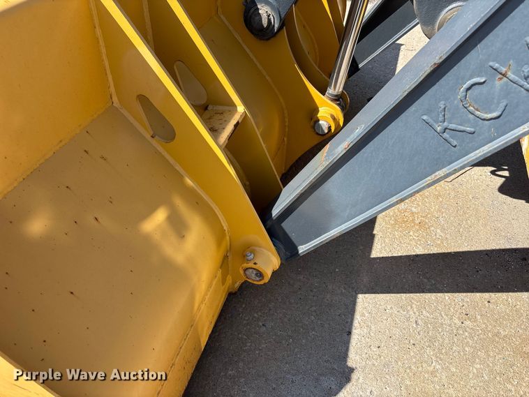 image for item FN5674 2019 John Deere 410L backhoe