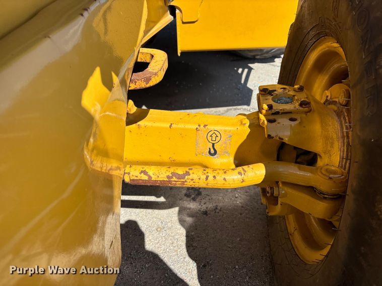 image for item FN5674 2019 John Deere 410L backhoe