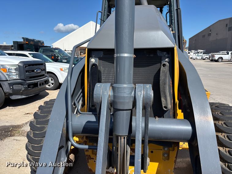 image for item FN5674 2019 John Deere 410L backhoe