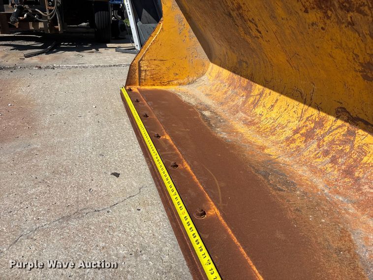 image for item FN5674 2019 John Deere 410L backhoe