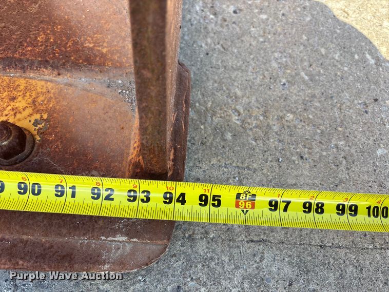 image for item FN5674 2019 John Deere 410L backhoe