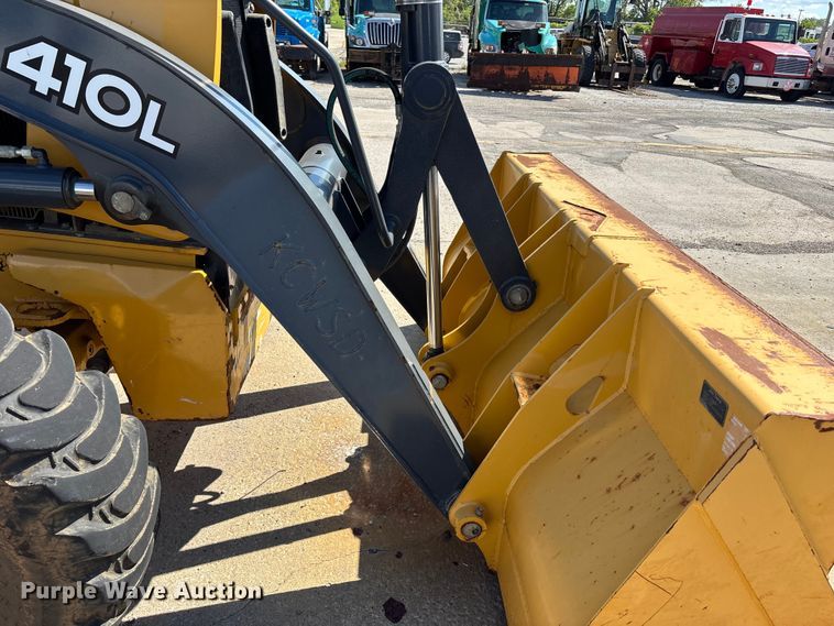 image for item FN5674 2019 John Deere 410L backhoe