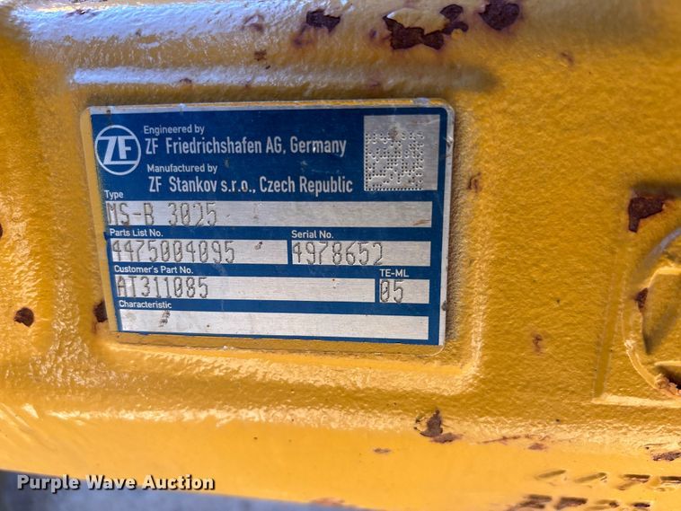 image for item FN5674 2019 John Deere 410L backhoe