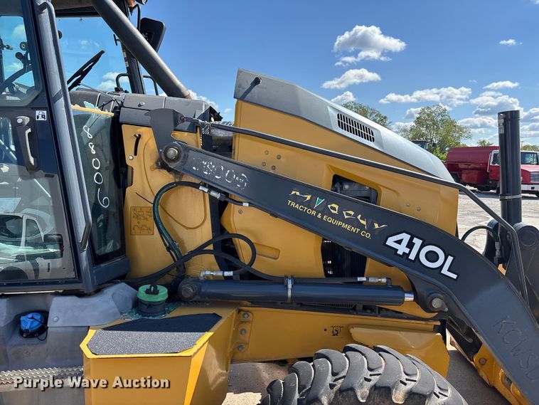 image for item FN5674 2019 John Deere 410L backhoe