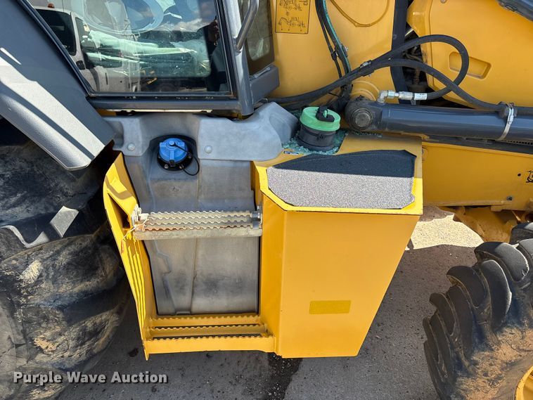 image for item FN5674 2019 John Deere 410L backhoe