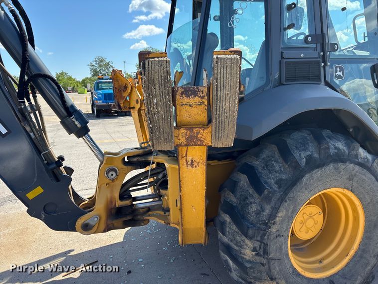 image for item FN5674 2019 John Deere 410L backhoe