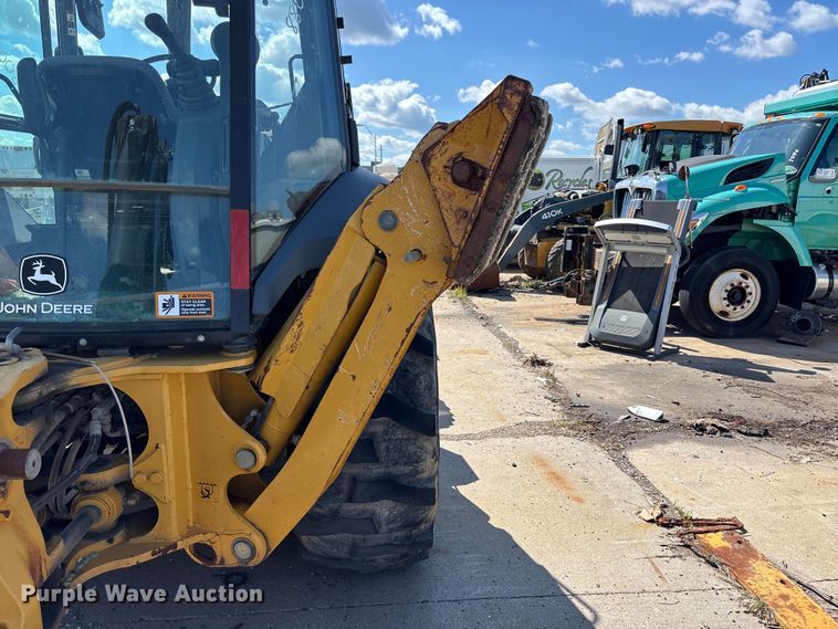 image for item FN5674 2019 John Deere 410L backhoe