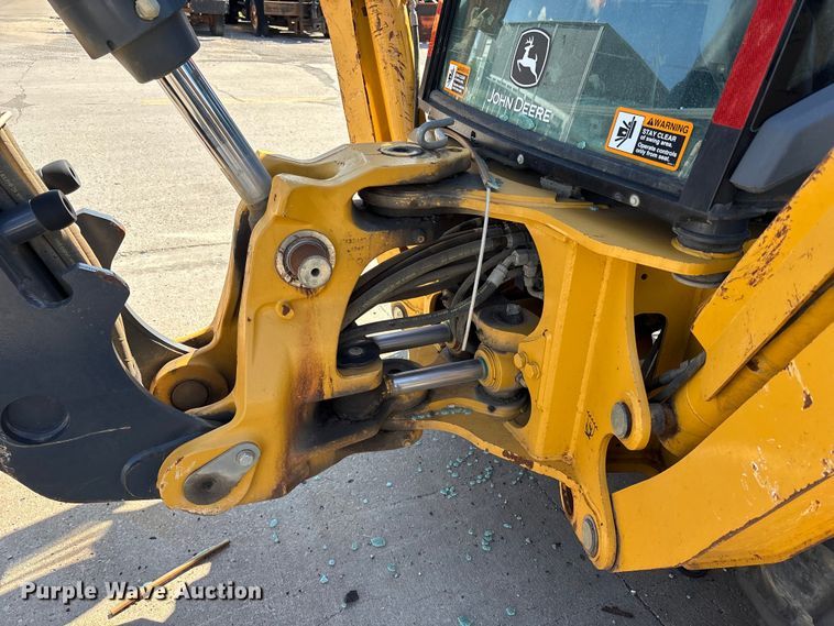 image for item FN5674 2019 John Deere 410L backhoe
