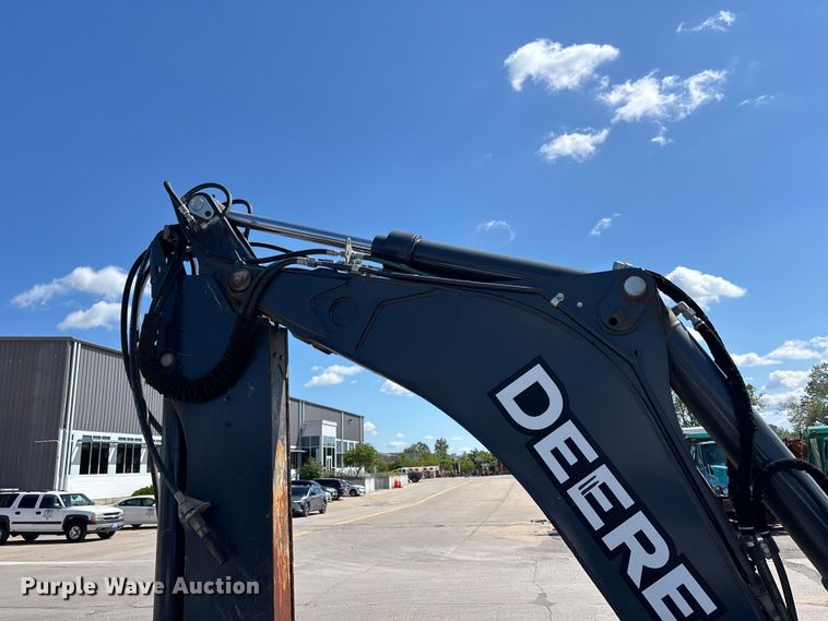 image for item FN5674 2019 John Deere 410L backhoe