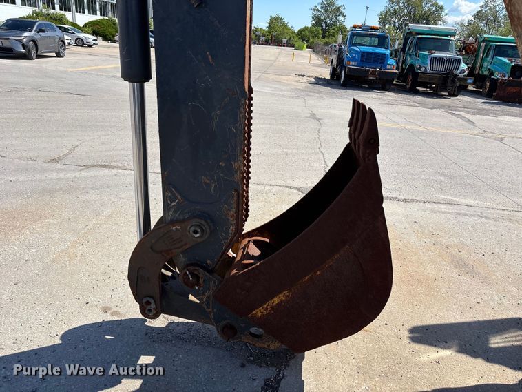 image for item FN5674 2019 John Deere 410L backhoe