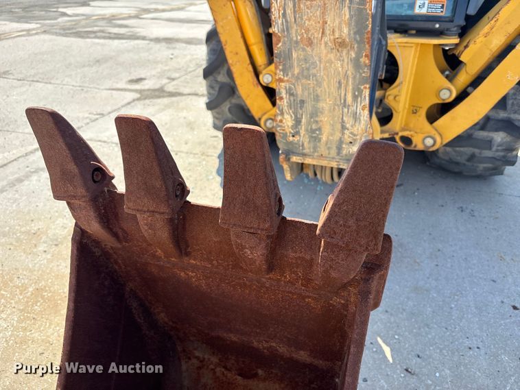 image for item FN5674 2019 John Deere 410L backhoe