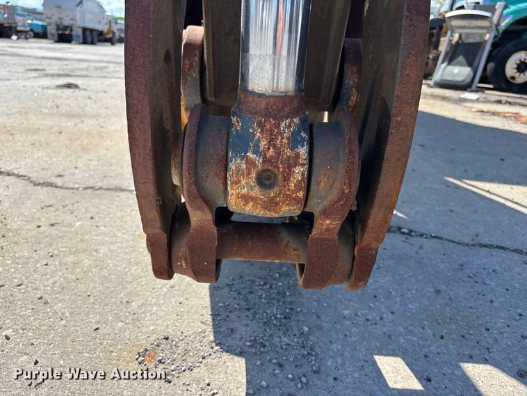 image for item FN5674 2019 John Deere 410L backhoe