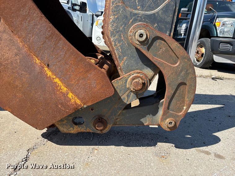 image for item FN5674 2019 John Deere 410L backhoe