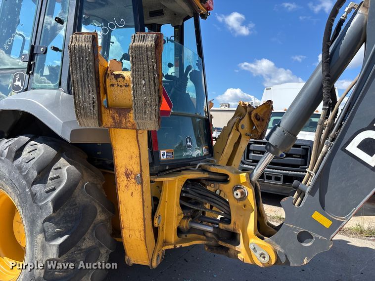 image for item FN5674 2019 John Deere 410L backhoe
