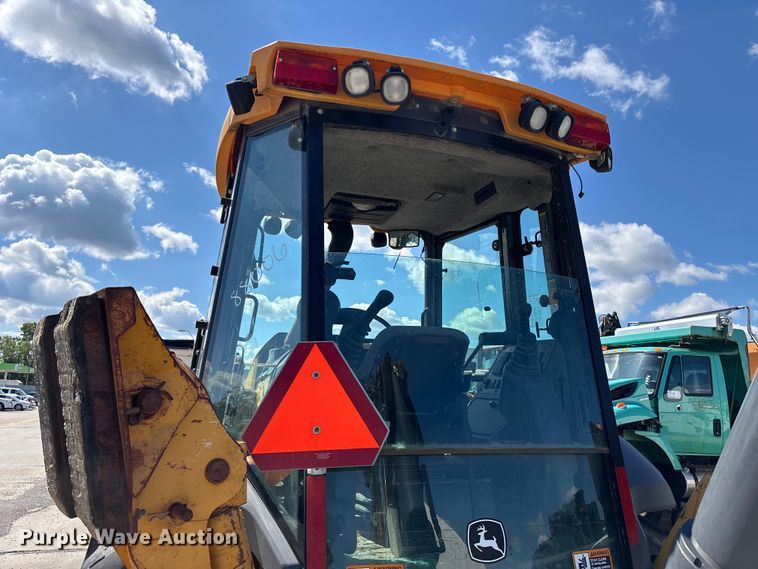 image for item FN5674 2019 John Deere 410L backhoe