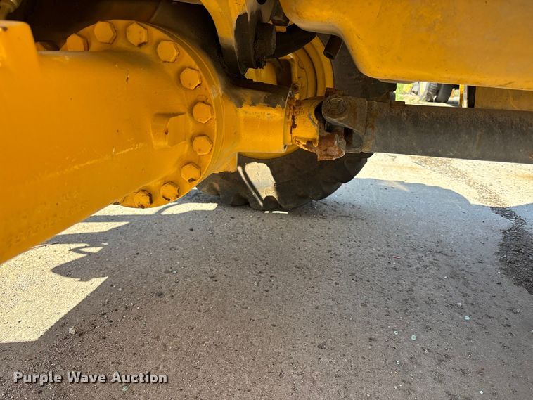 image for item FN5674 2019 John Deere 410L backhoe