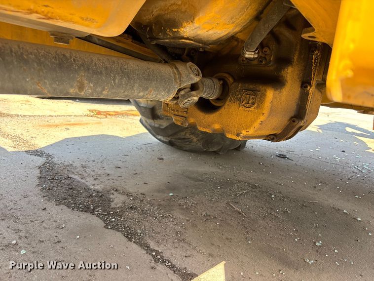 image for item FN5674 2019 John Deere 410L backhoe