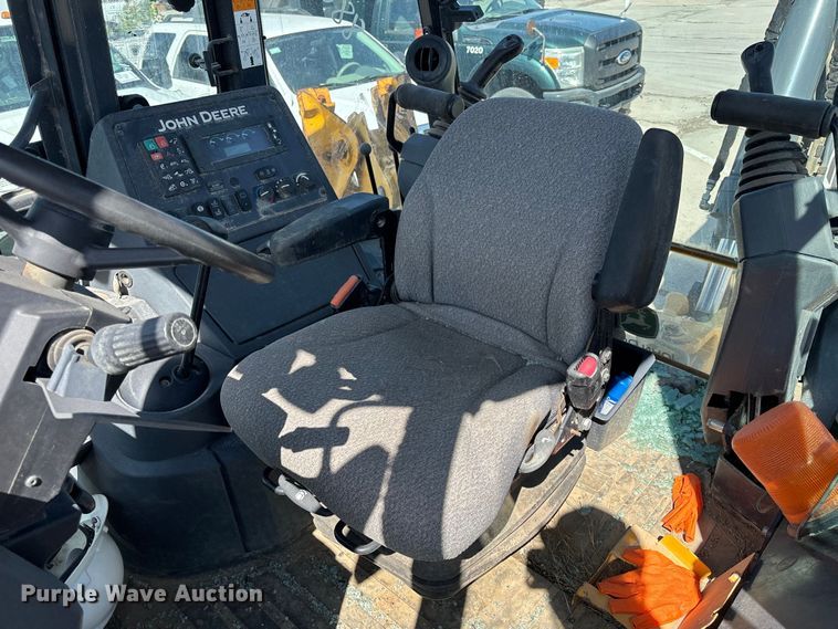 image for item FN5674 2019 John Deere 410L backhoe