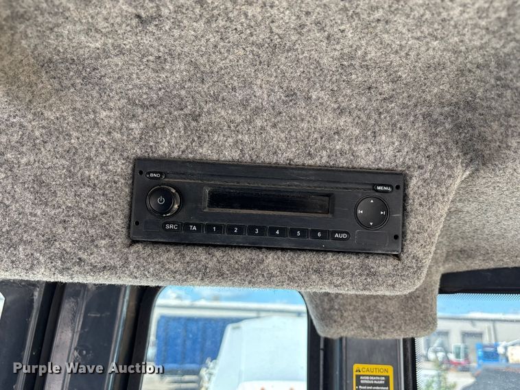 image for item FN5674 2019 John Deere 410L backhoe