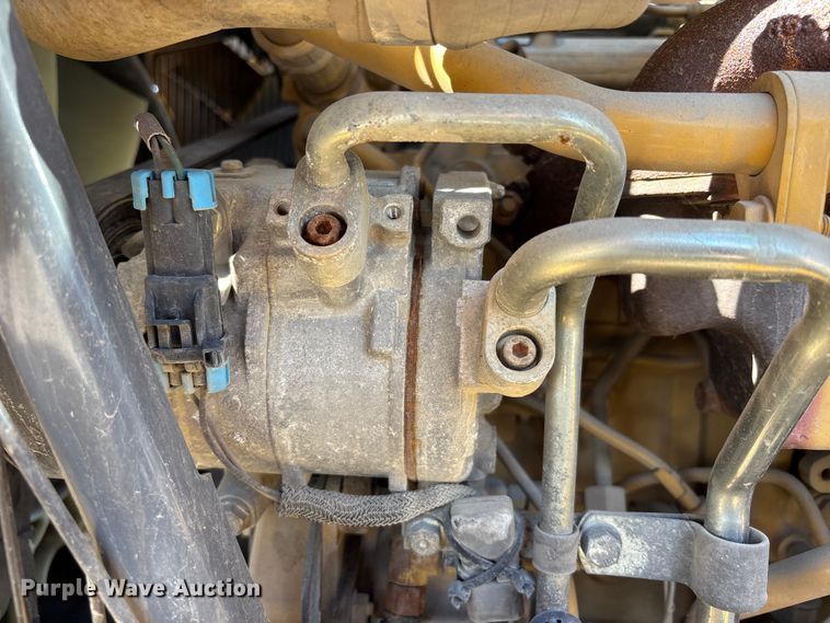 image for item FN5674 2019 John Deere 410L backhoe