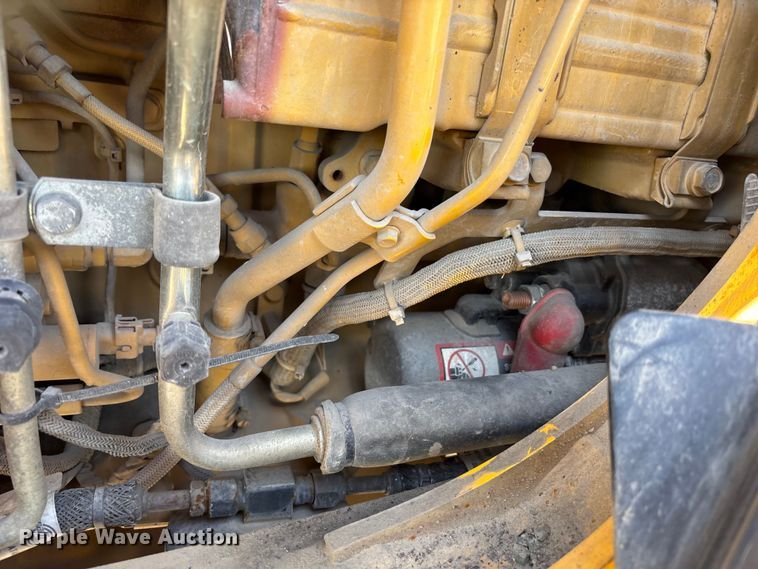 image for item FN5674 2019 John Deere 410L backhoe