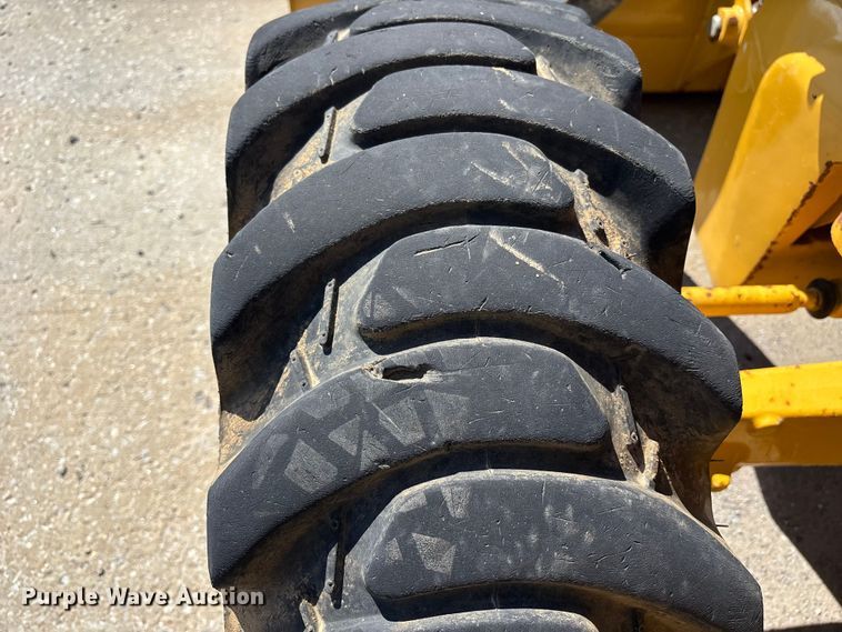 image for item FN5674 2019 John Deere 410L backhoe