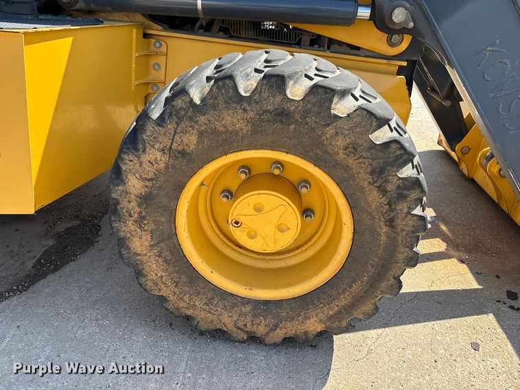 image for item FN5674 2019 John Deere 410L backhoe