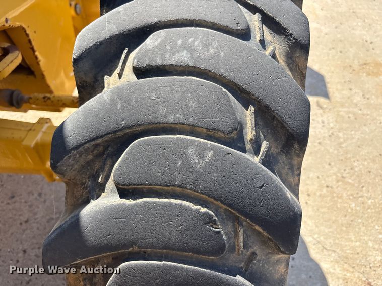 image for item FN5674 2019 John Deere 410L backhoe