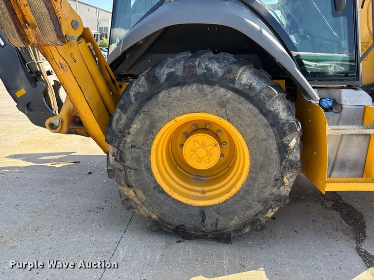 image for item FN5674 2019 John Deere 410L backhoe