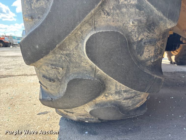 image for item FN5674 2019 John Deere 410L backhoe