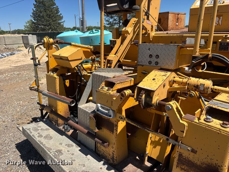 image for item MX9249 1995 Blaw Knox PF510 paver