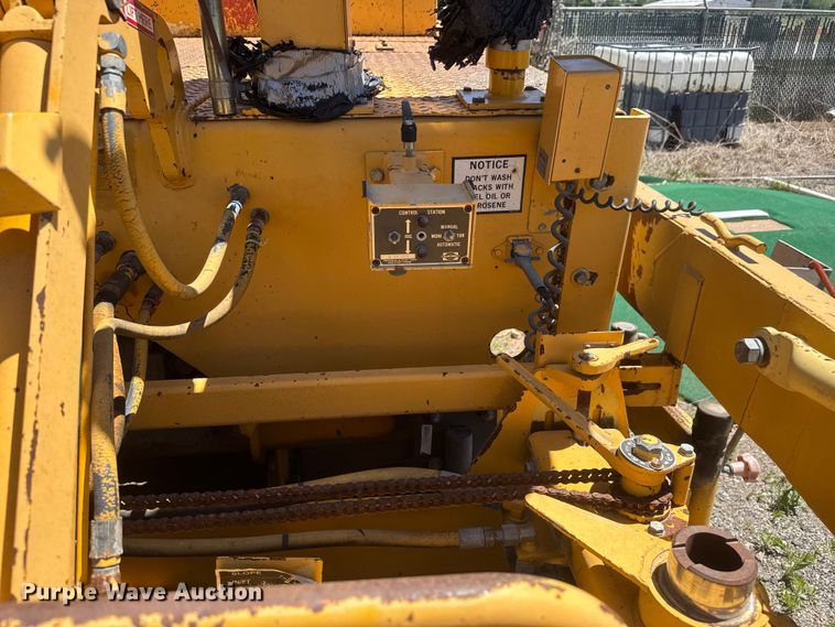 image for item MX9249 1995 Blaw Knox PF510 paver