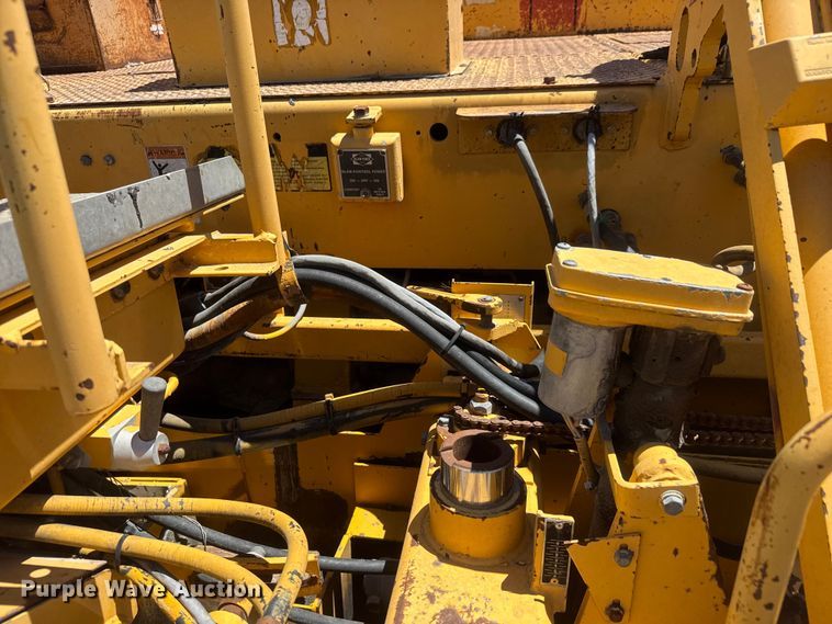 image for item MX9249 1995 Blaw Knox PF510 paver