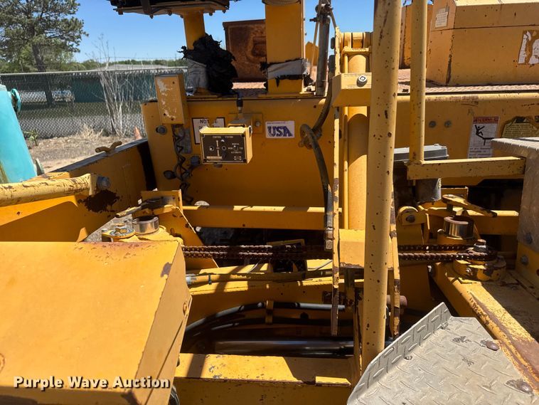 image for item MX9249 1995 Blaw Knox PF510 paver