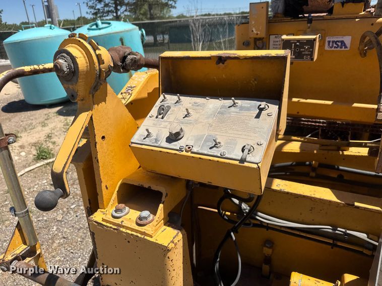 image for item MX9249 1995 Blaw Knox PF510 paver