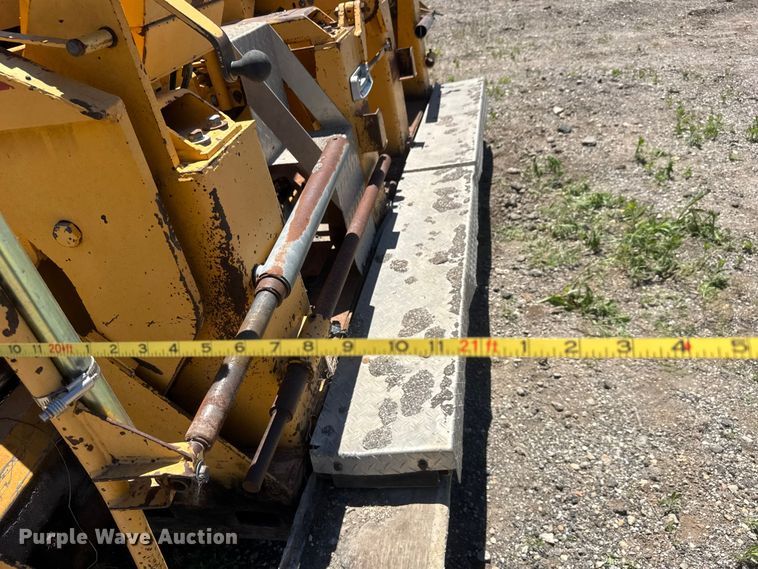 image for item MX9249 1995 Blaw Knox PF510 paver