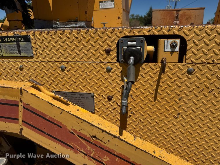 image for item MX9249 1995 Blaw Knox PF510 paver